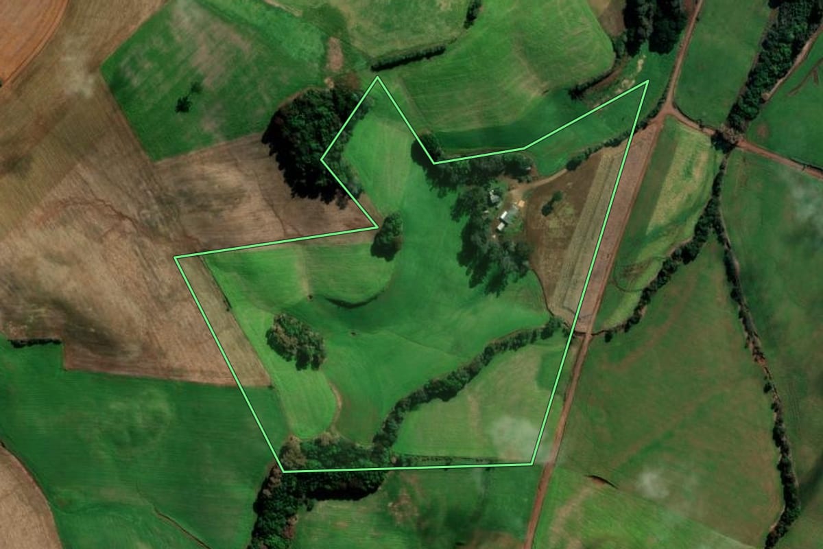 Imagem de satélite do imóvel rural em Sertão (RS), com o contorno declarado no CAR desenhado por cima.