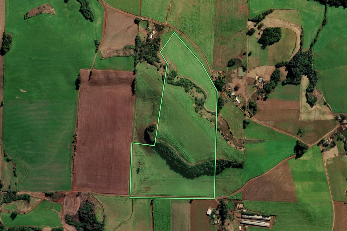 Imagem de satélite do imóvel rural em Sertão (RS), com o contorno declarado no CAR desenhado por cima.