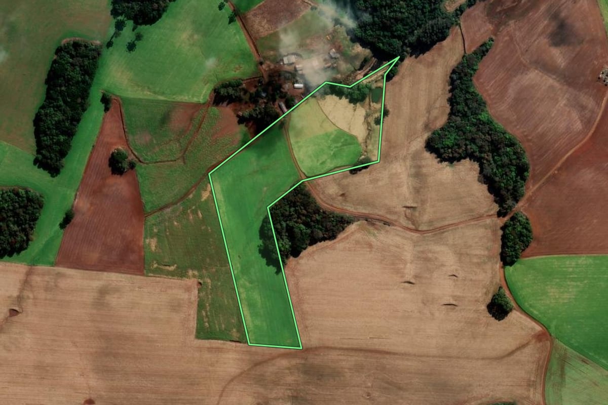 Imagem de satélite do imóvel rural em Sertão (RS), com o contorno declarado no CAR desenhado por cima.