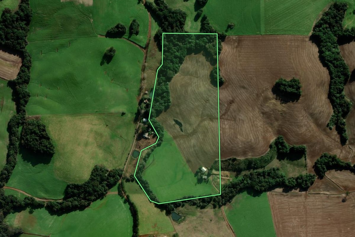 Imagem de satélite do imóvel rural em Sertão (RS), com o contorno declarado no CAR desenhado por cima.