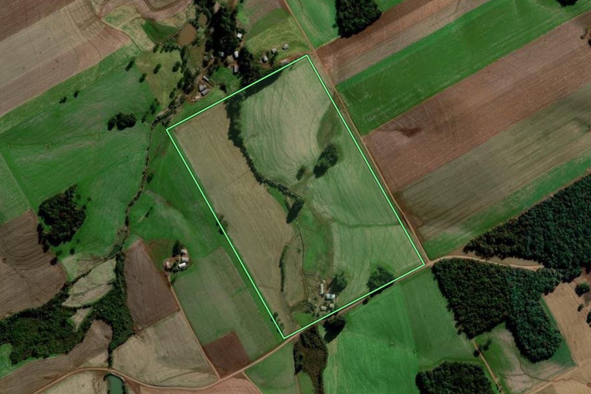 Imagem de satélite do imóvel rural em Sertão (RS), com o contorno declarado no CAR desenhado por cima.
