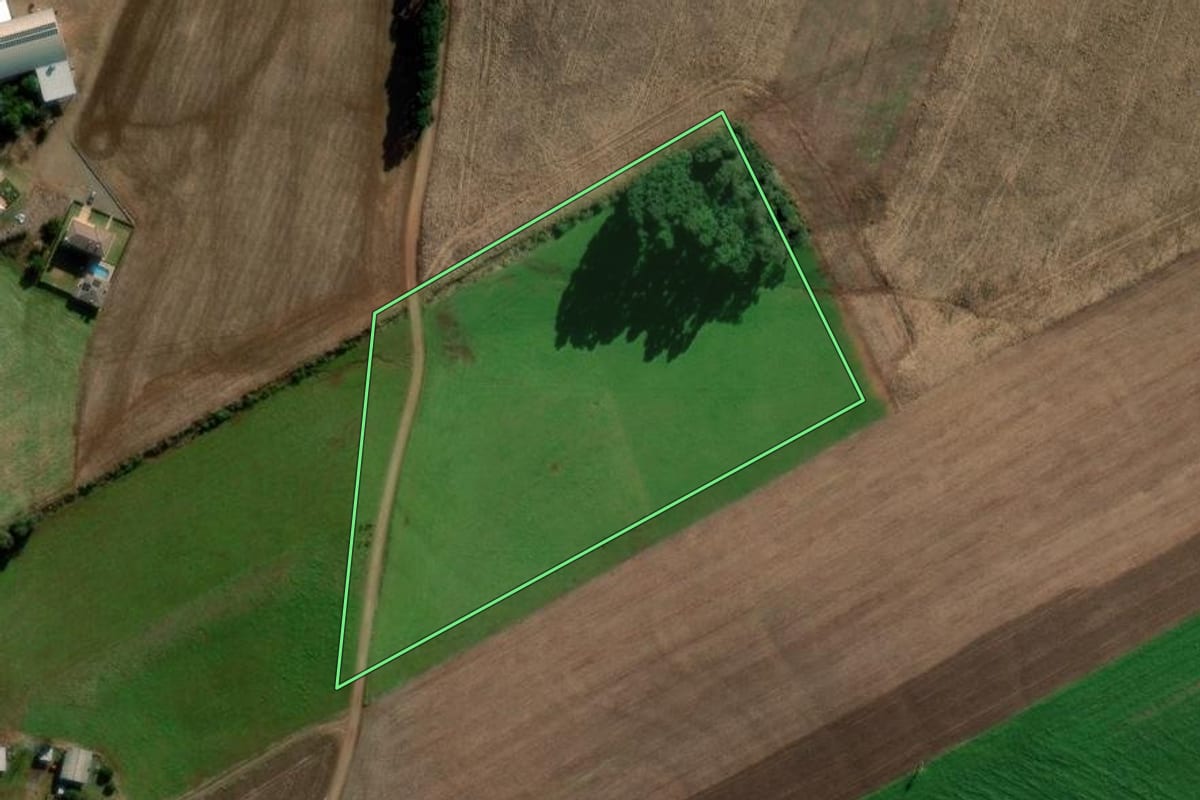 Imagem de satélite do imóvel rural em Sertão (RS), com o contorno declarado no CAR desenhado por cima.
