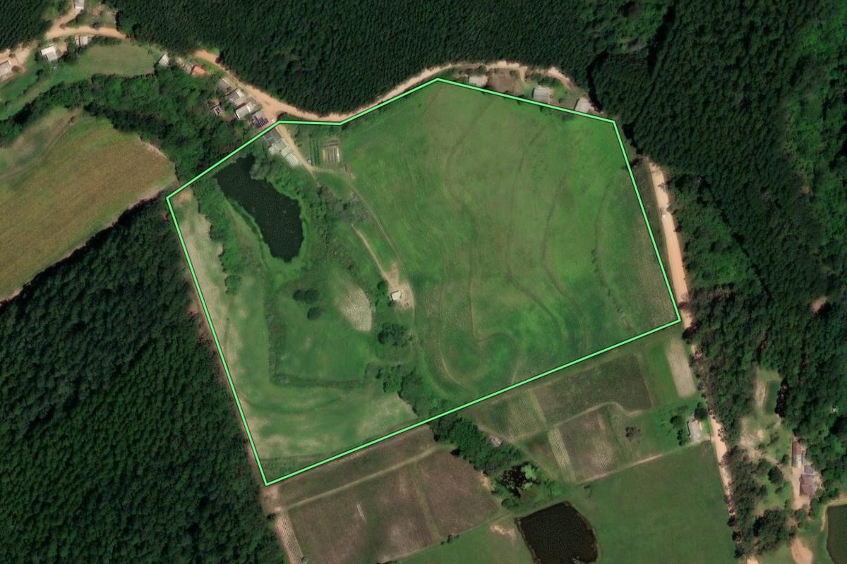 Imagem de satélite do imóvel rural em Sertão Santana (RS), com o contorno declarado no CAR desenhado por cima.