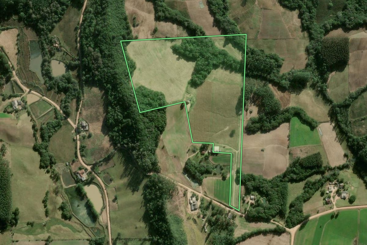 Imagem de satélite do imóvel rural em Sertão Santana (RS), com o contorno declarado no CAR desenhado por cima.