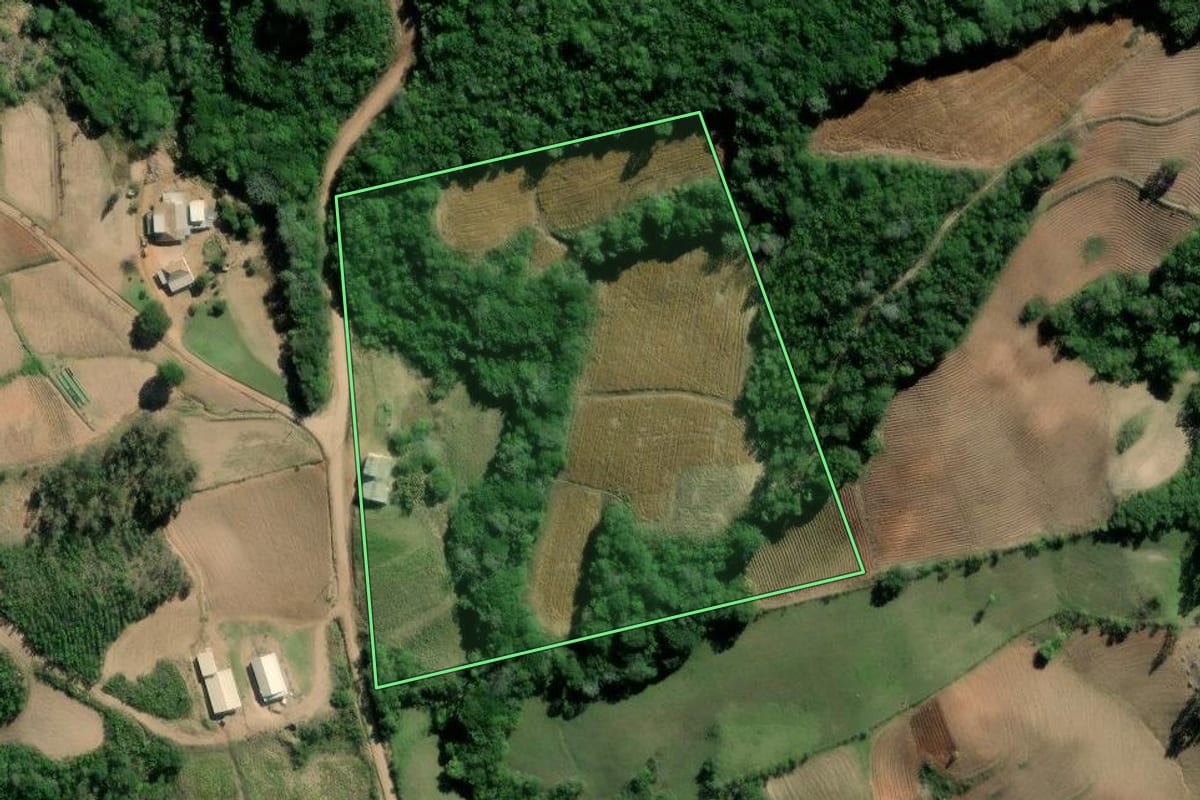Imagem de satélite do imóvel rural em Sertão Santana (RS), com o contorno declarado no CAR desenhado por cima.