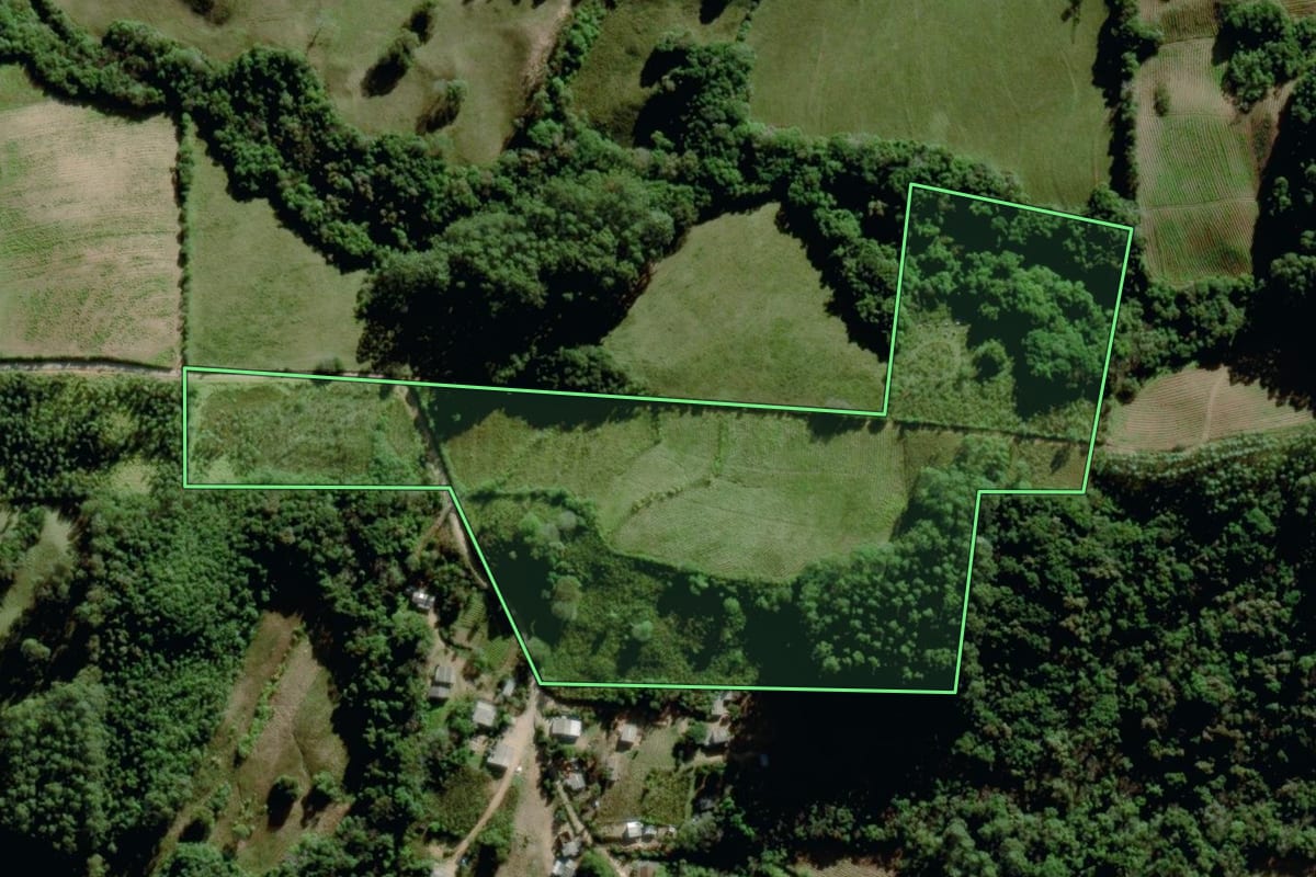 Imagem de satélite do imóvel rural em Sertão Santana (RS), com o contorno declarado no CAR desenhado por cima.