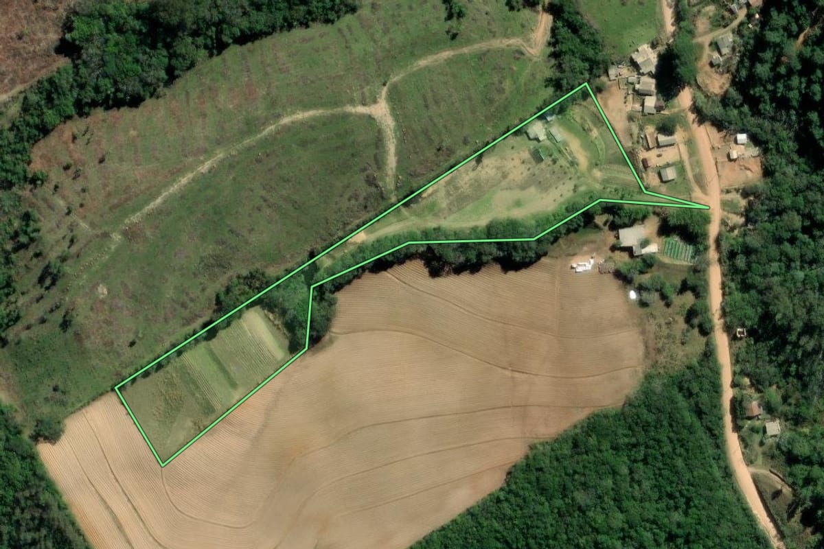 Imagem de satélite do imóvel rural em Sertão Santana (RS), com o contorno declarado no CAR desenhado por cima.
