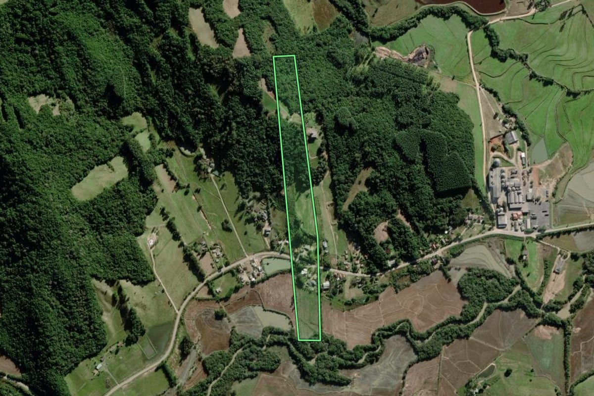 Imagem de satélite do imóvel rural em Sertão Santana (RS), com o contorno declarado no CAR desenhado por cima.