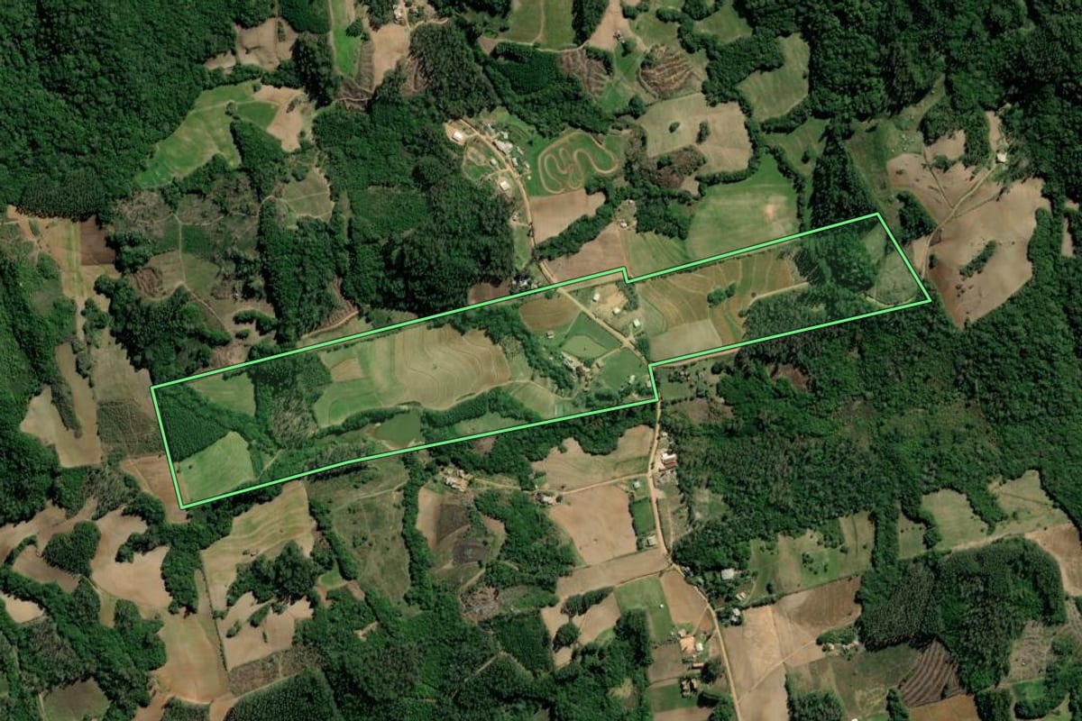 Imagem de satélite do imóvel rural em Sertão Santana (RS), com o contorno declarado no CAR desenhado por cima.