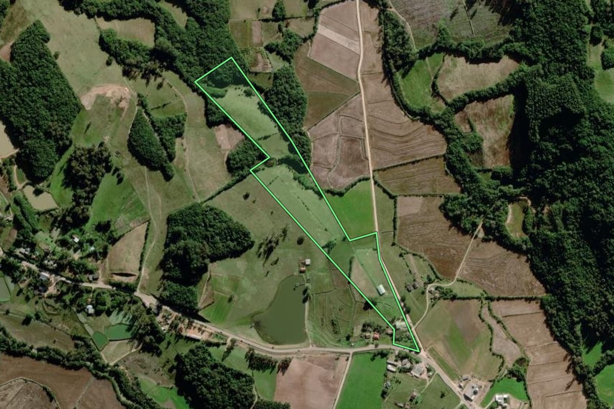 Imagem de satélite do imóvel rural em Sertão Santana (RS), com o contorno declarado no CAR desenhado por cima.