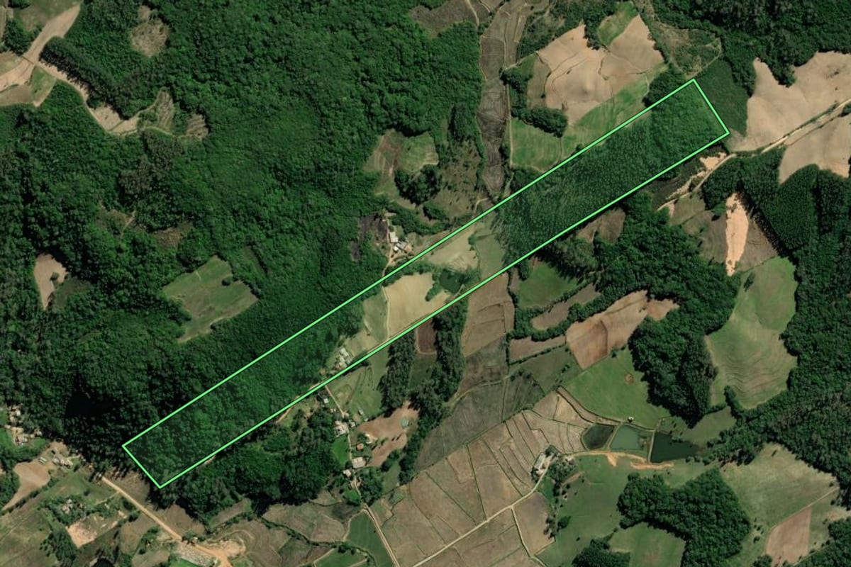 Imagem de satélite do imóvel rural em Sertão Santana (RS), com o contorno declarado no CAR desenhado por cima.