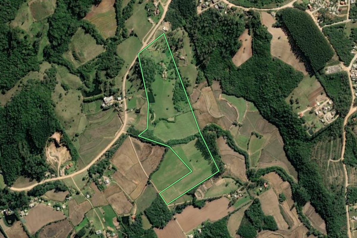 Imagem de satélite do imóvel rural em Sertão Santana (RS), com o contorno declarado no CAR desenhado por cima.