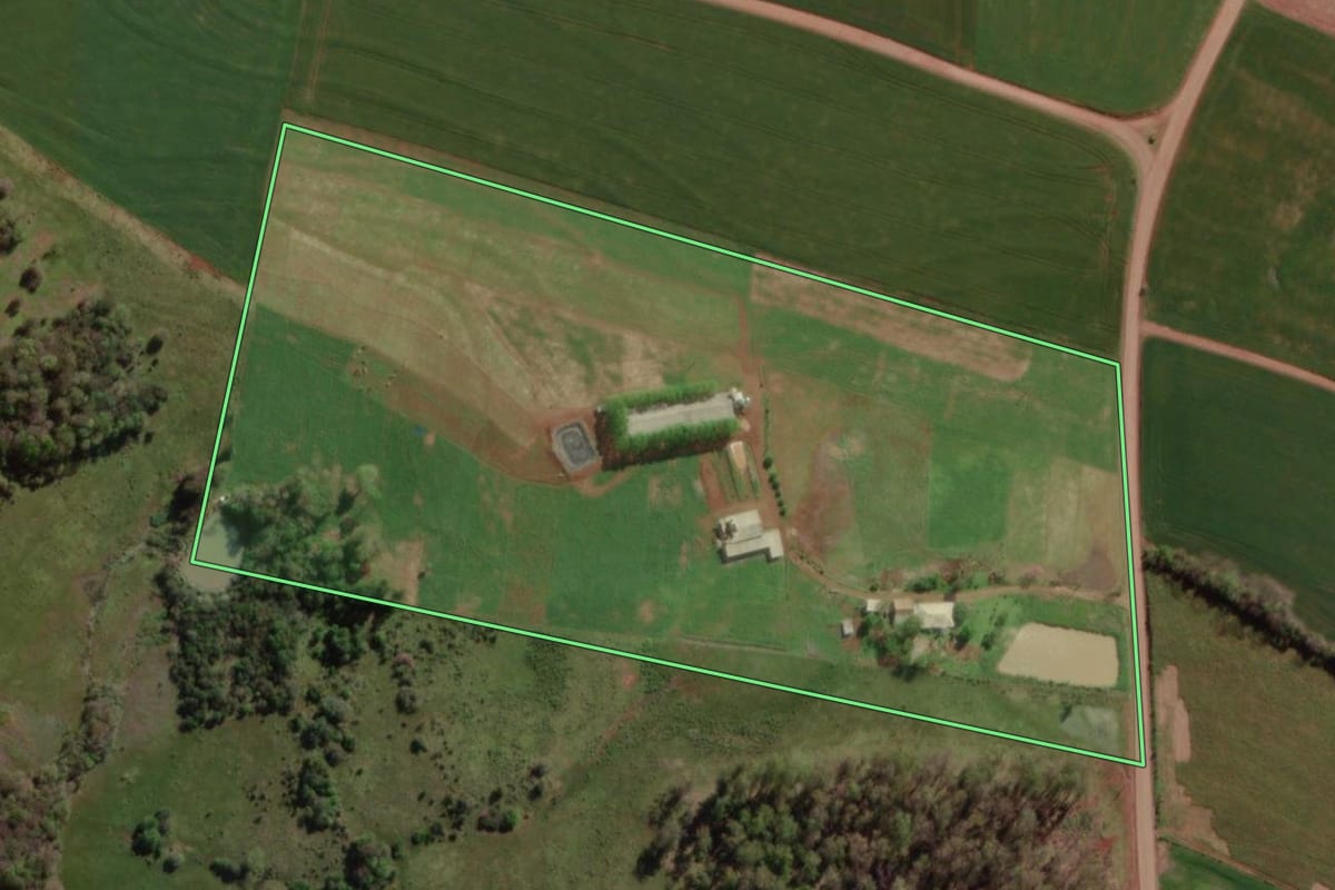 Imagem de satélite do imóvel rural em Sete de Setembro (RS), com o contorno declarado no CAR desenhado por cima.
