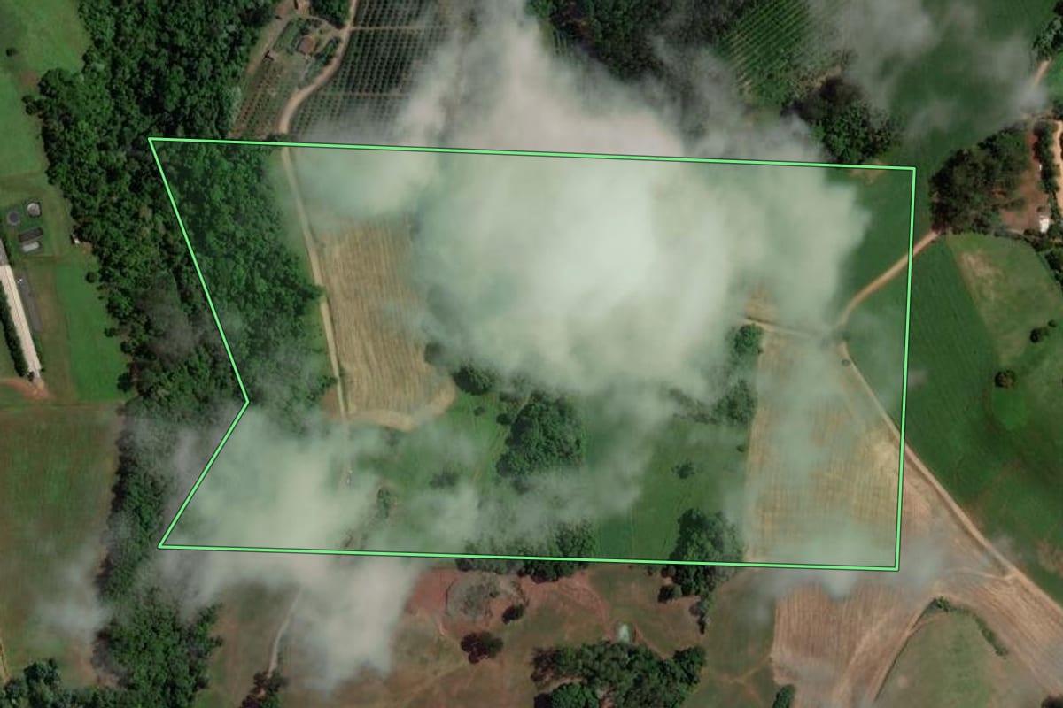 Imagem de satélite do imóvel rural em Severiano de Almeida (RS), com o contorno declarado no CAR desenhado por cima.