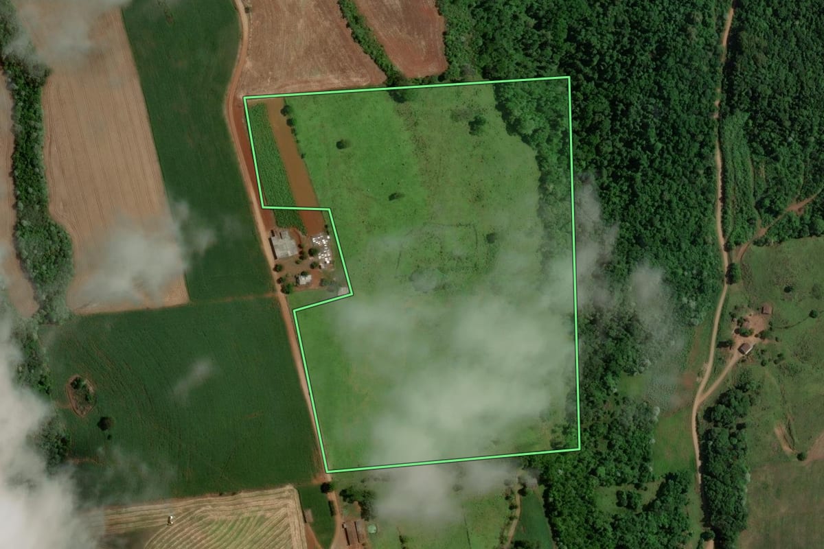 Imagem de satélite do imóvel rural em Severiano de Almeida (RS), com o contorno declarado no CAR desenhado por cima.