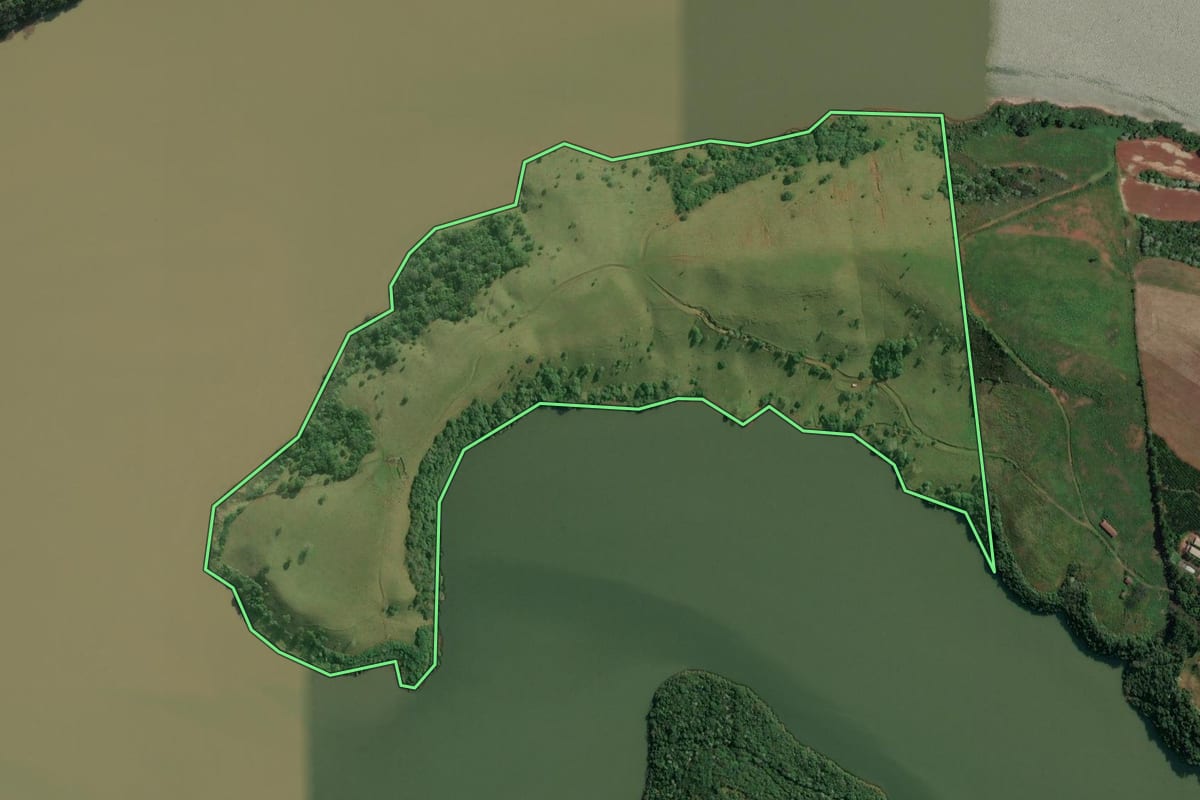 Imagem de satélite do imóvel rural em Severiano de Almeida (RS), com o contorno declarado no CAR desenhado por cima.