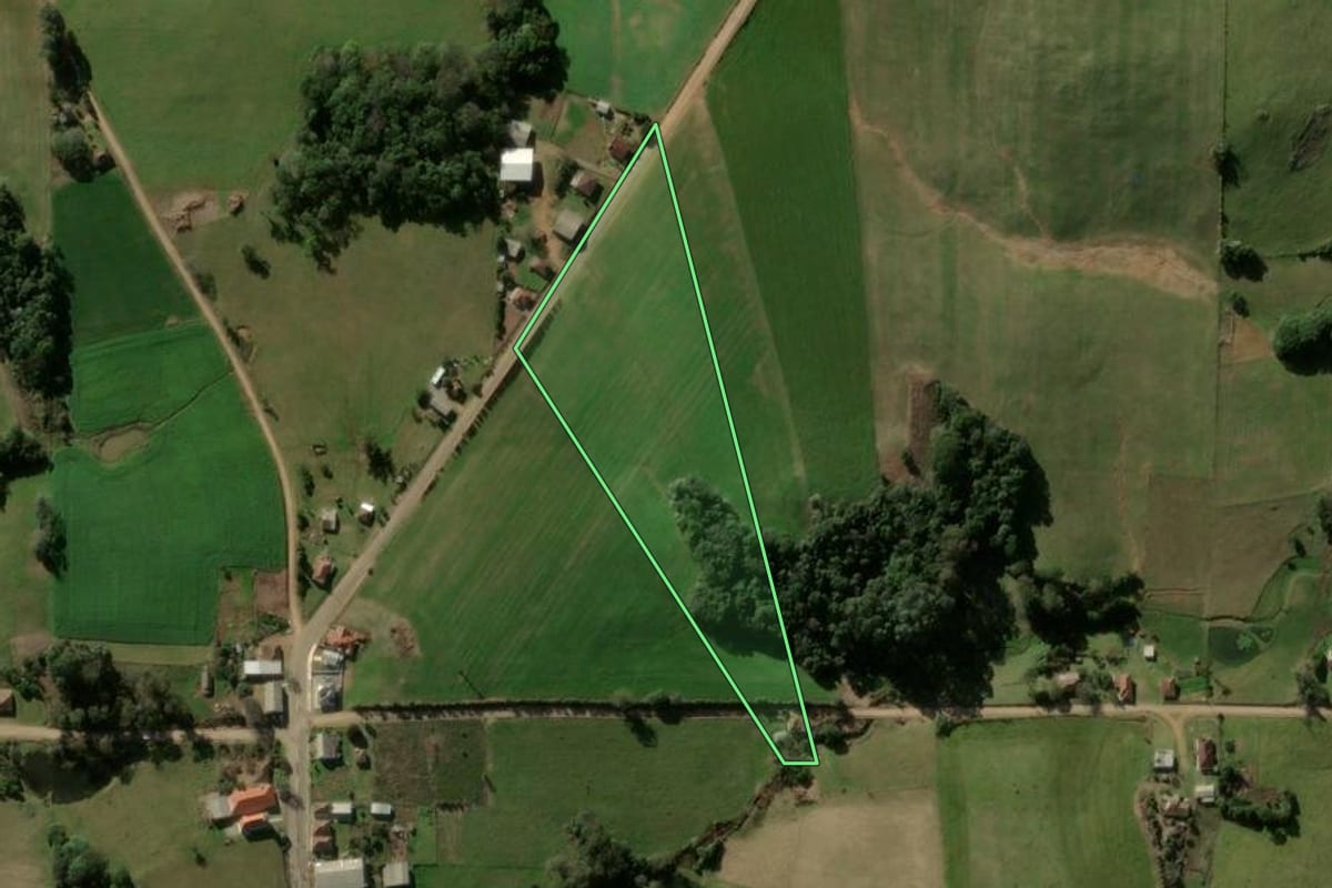 Imagem de satélite do imóvel rural em Silveira Martins (RS), com o contorno declarado no CAR desenhado por cima.
