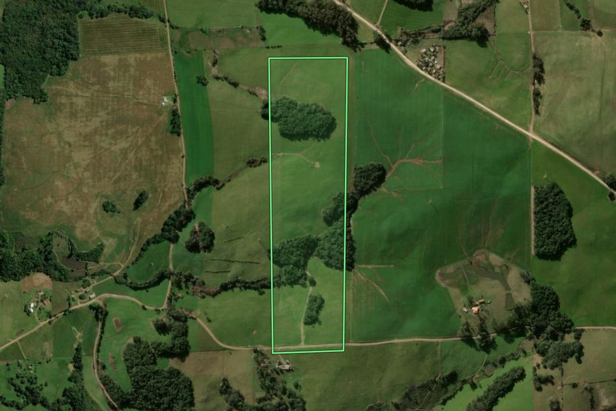 Imagem de satélite do imóvel rural em Silveira Martins (RS), com o contorno declarado no CAR desenhado por cima.