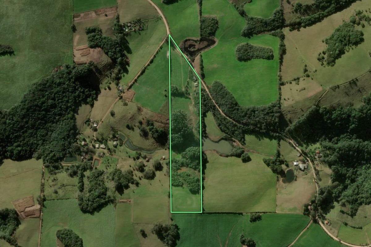 Imagem de satélite do imóvel rural em Silveira Martins (RS), com o contorno declarado no CAR desenhado por cima.