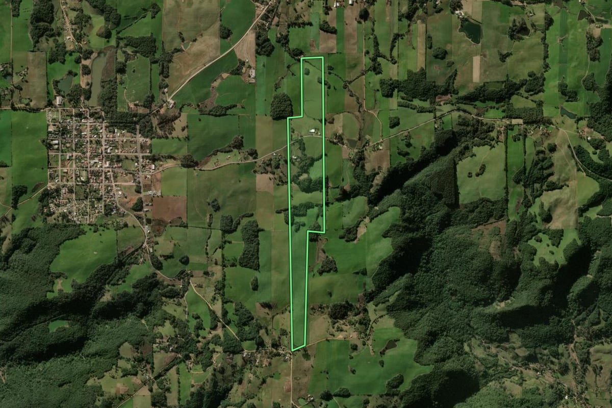 Imagem de satélite do imóvel rural em Silveira Martins (RS), com o contorno declarado no CAR desenhado por cima.