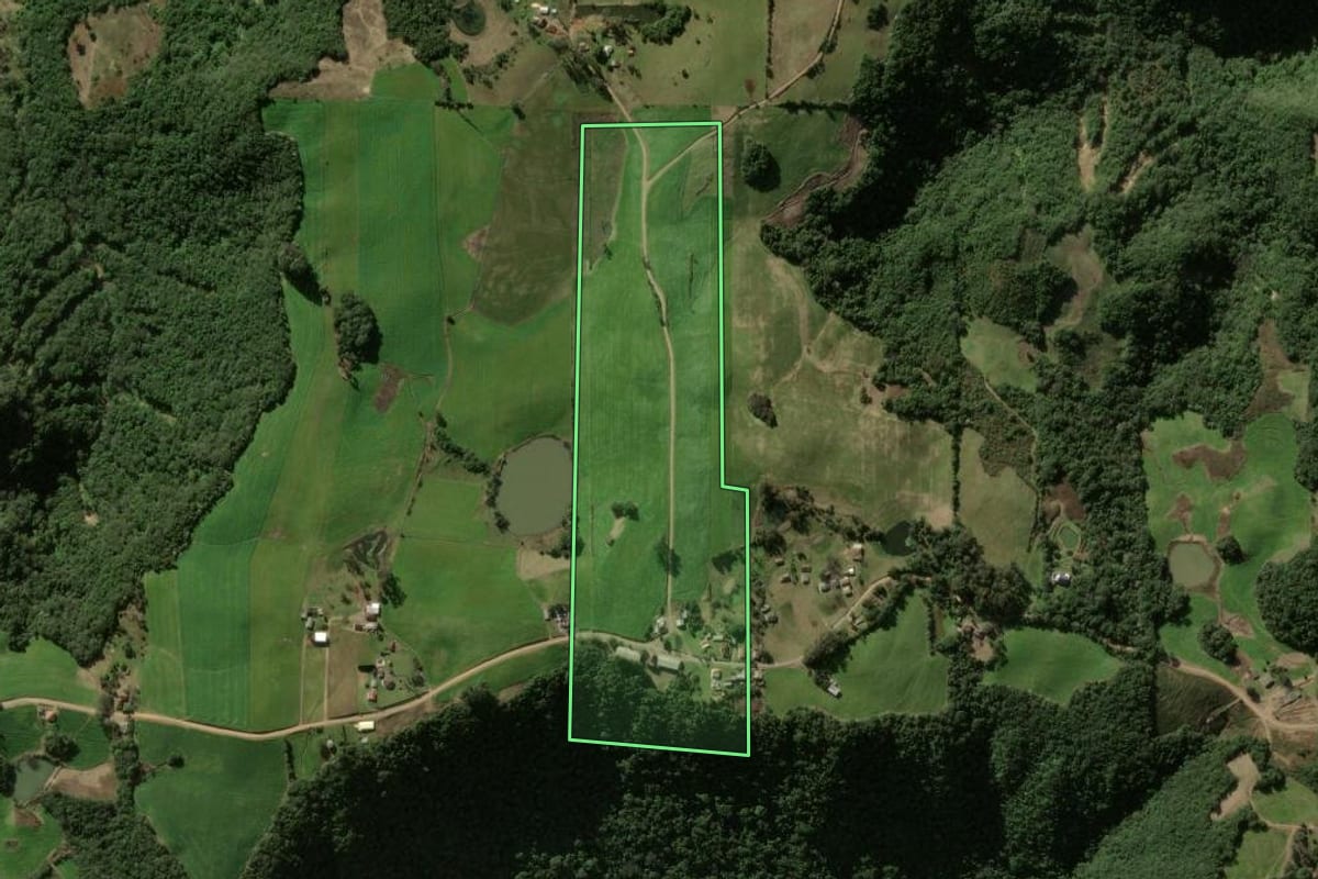 Imagem de satélite do imóvel rural em Silveira Martins (RS), com o contorno declarado no CAR desenhado por cima.