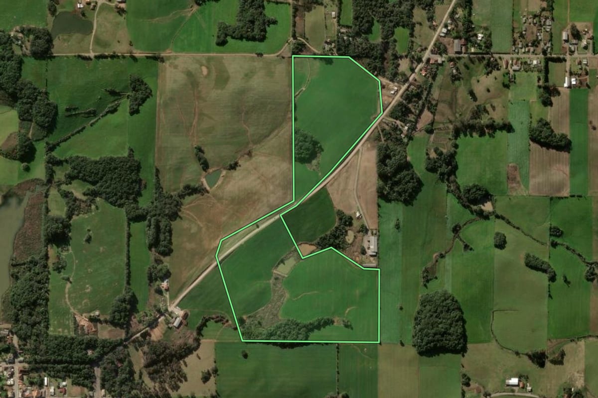 Imagem de satélite do imóvel rural em Silveira Martins (RS), com o contorno declarado no CAR desenhado por cima.
