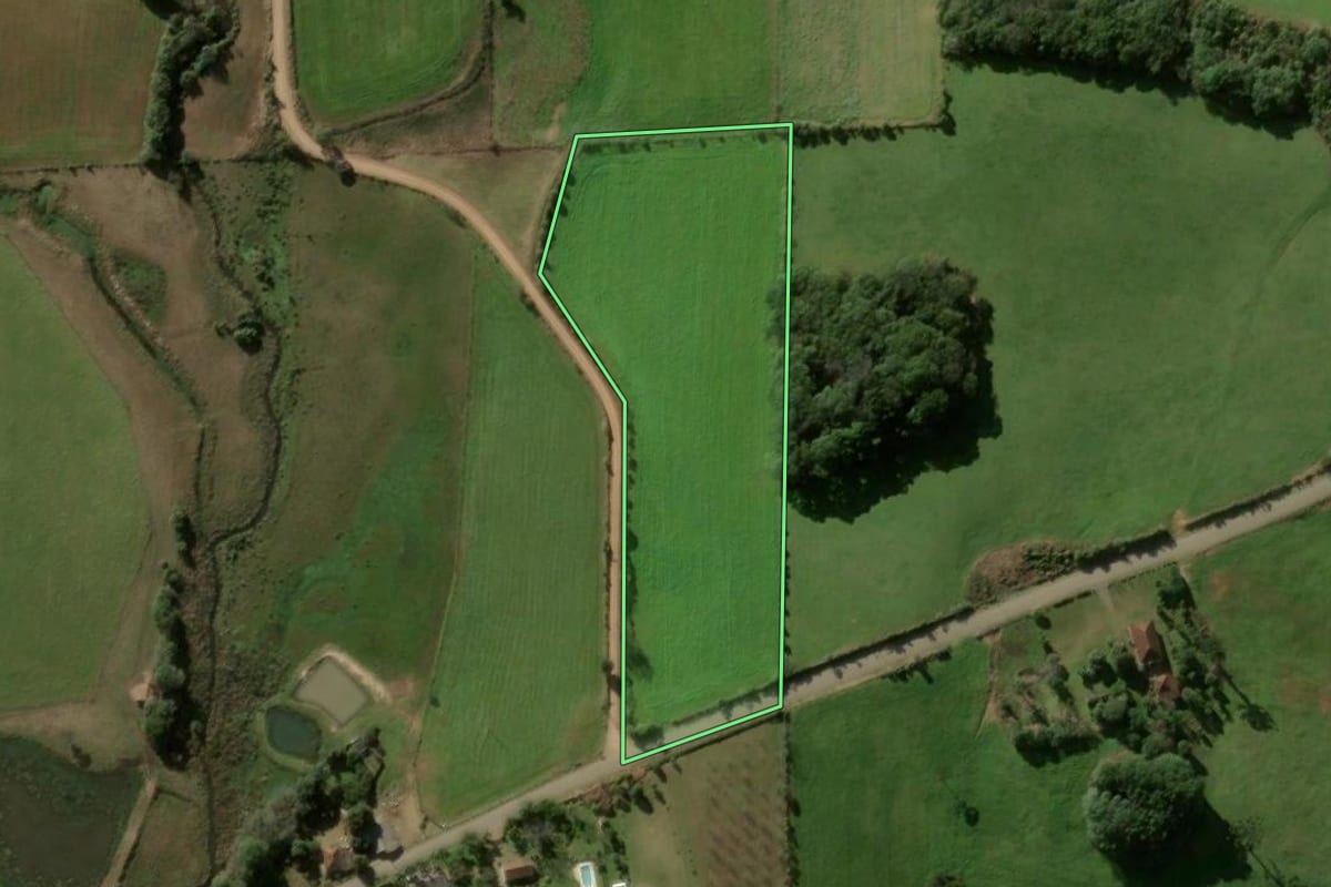 Imagem de satélite do imóvel rural em Silveira Martins (RS), com o contorno declarado no CAR desenhado por cima.