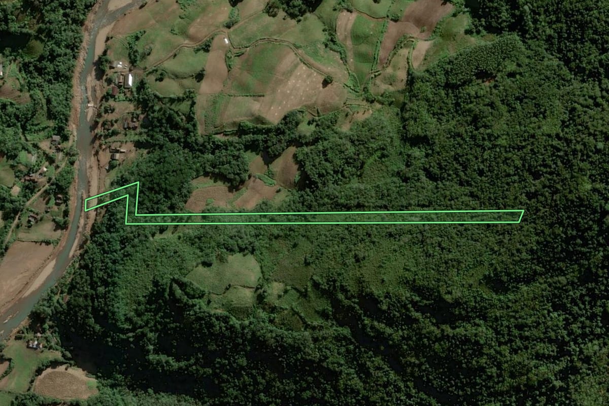 Imagem de satélite do imóvel rural em Sinimbu (RS), com o contorno declarado no CAR desenhado por cima.