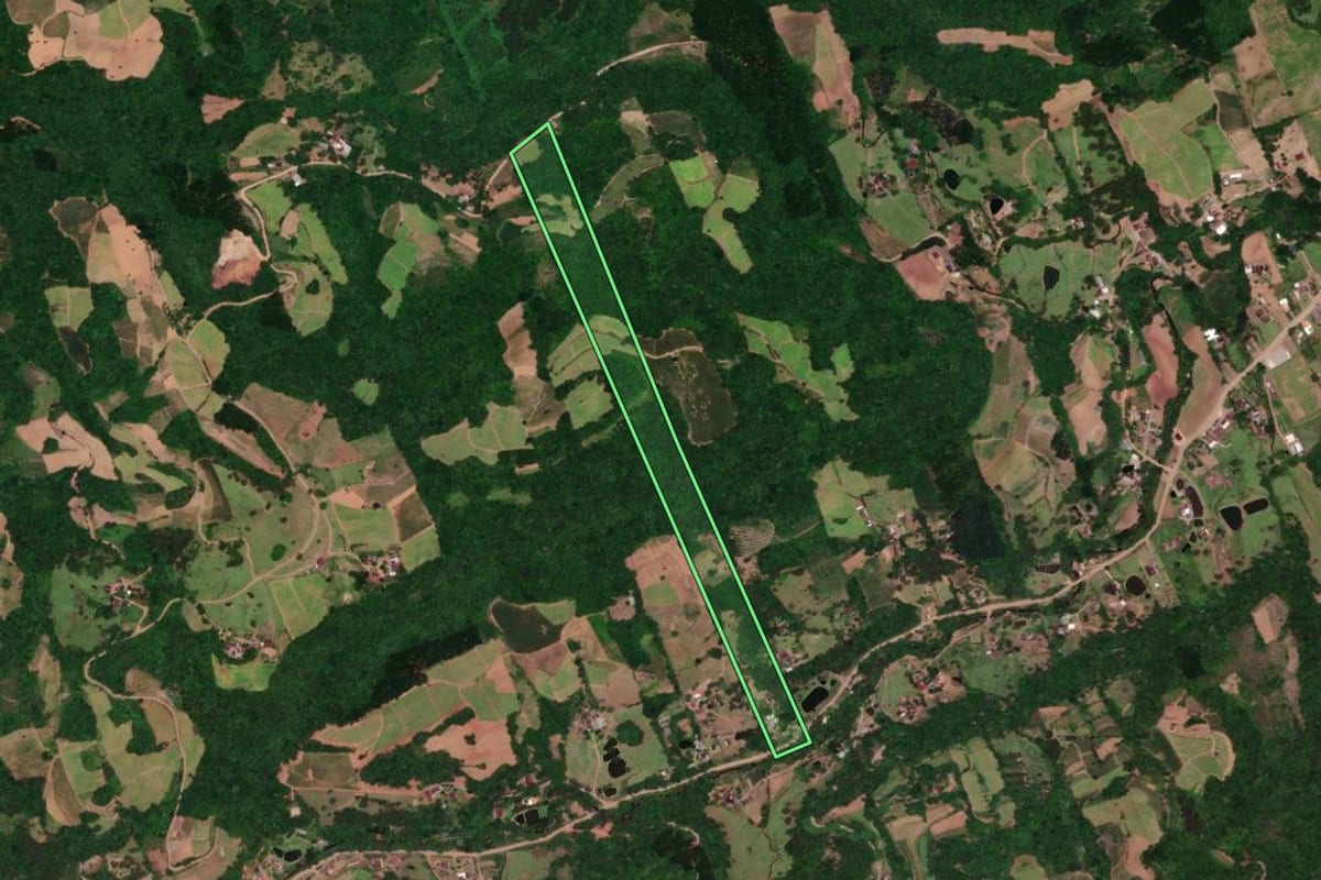 Imagem de satélite do imóvel rural em Sinimbu (RS), com o contorno declarado no CAR desenhado por cima.