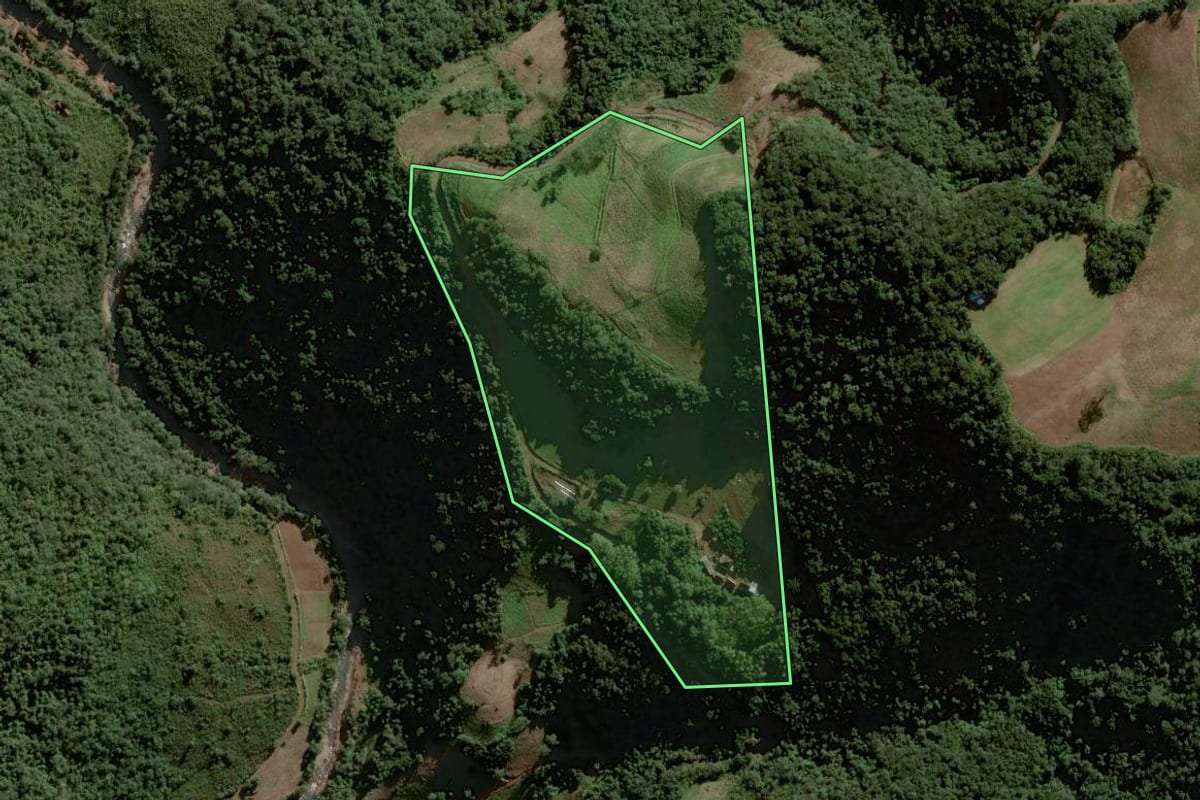 Imagem de satélite do imóvel rural em Sinimbu (RS), com o contorno declarado no CAR desenhado por cima.