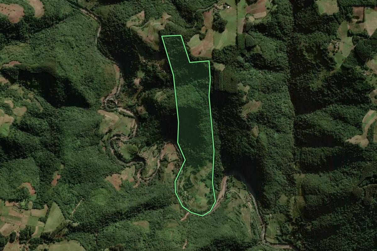 Imagem de satélite do imóvel rural em Sinimbu (RS), com o contorno declarado no CAR desenhado por cima.