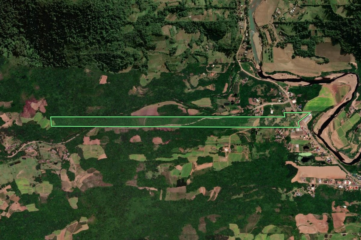 Imagem de satélite do imóvel rural em Sinimbu (RS), com o contorno declarado no CAR desenhado por cima.