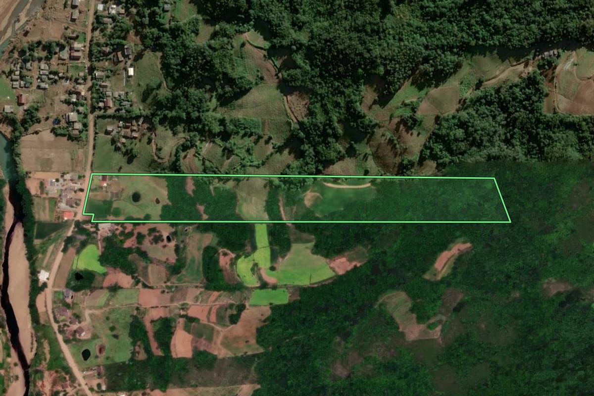 Imagem de satélite do imóvel rural em Sinimbu (RS), com o contorno declarado no CAR desenhado por cima.