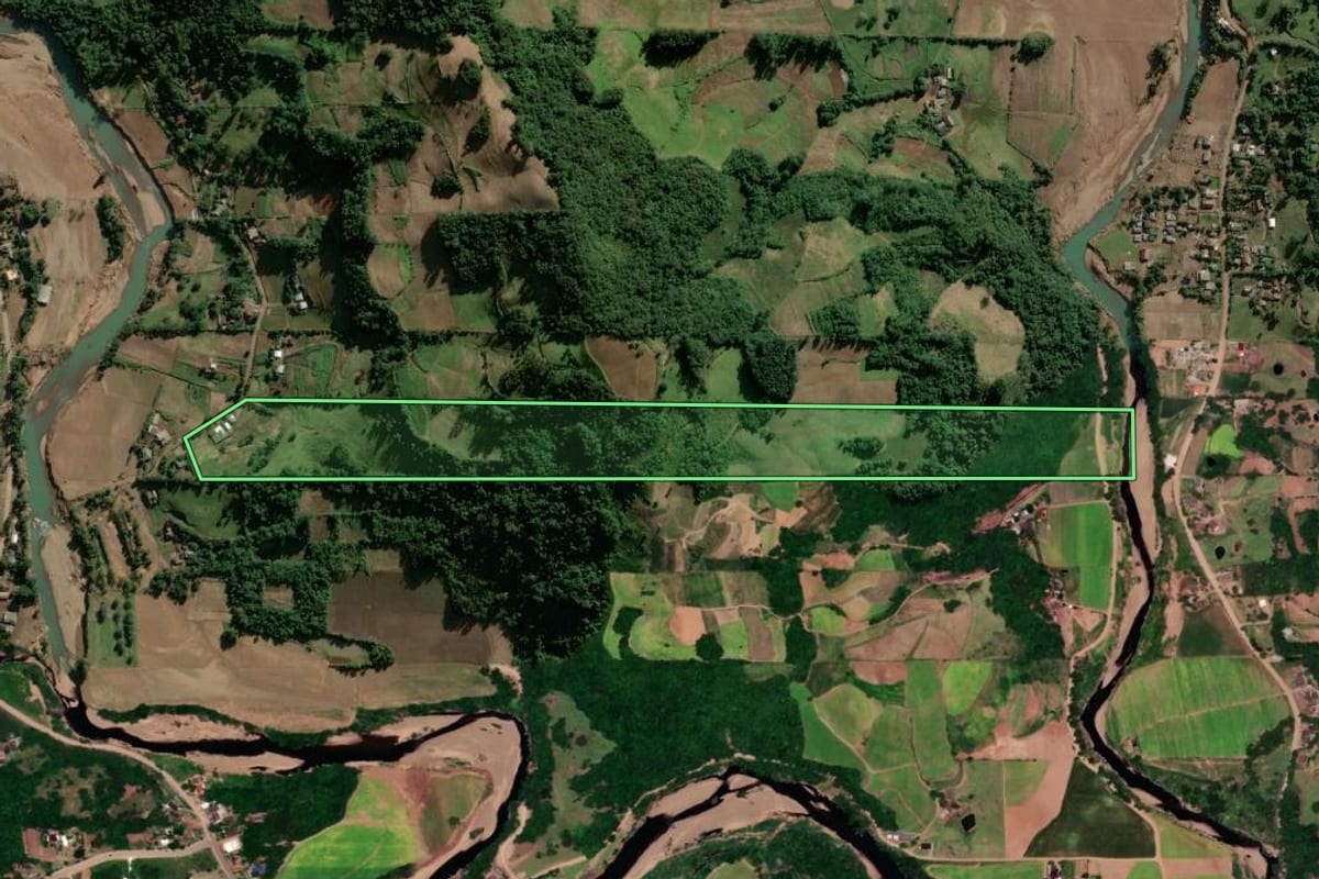 Imagem de satélite do imóvel rural em Sinimbu (RS), com o contorno declarado no CAR desenhado por cima.