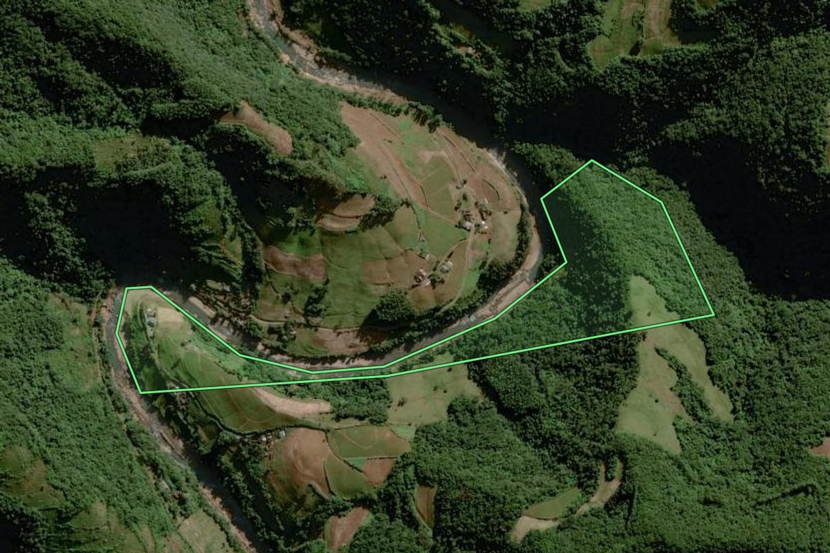 Imagem de satélite do imóvel rural em Sinimbu (RS), com o contorno declarado no CAR desenhado por cima.
