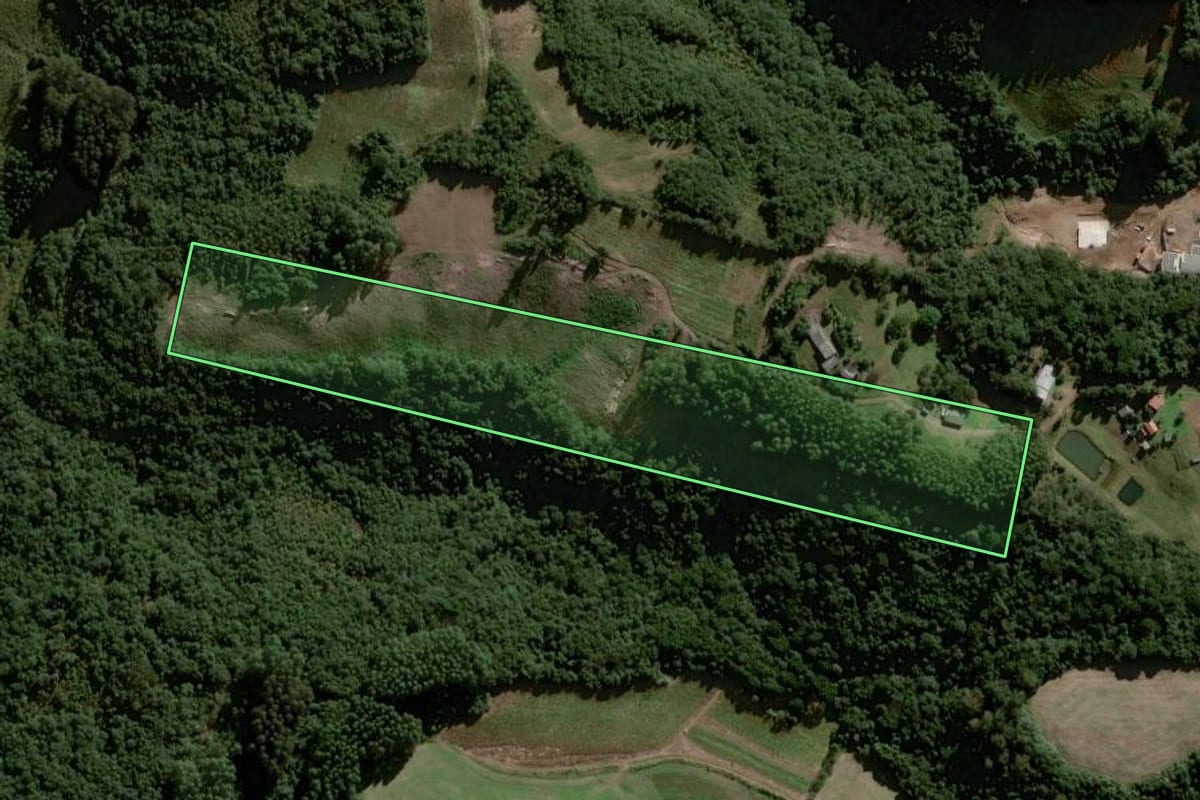 Imagem de satélite do imóvel rural em Sinimbu (RS), com o contorno declarado no CAR desenhado por cima.