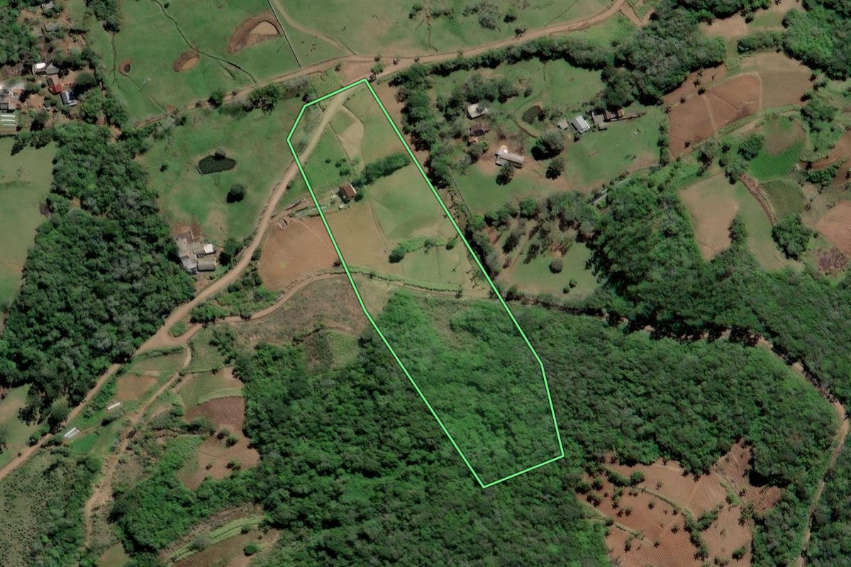 Imagem de satélite do imóvel rural em Sinimbu (RS), com o contorno declarado no CAR desenhado por cima.