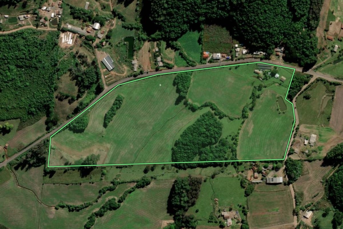Imagem de satélite do imóvel rural em Sobradinho (RS), com o contorno declarado no CAR desenhado por cima.