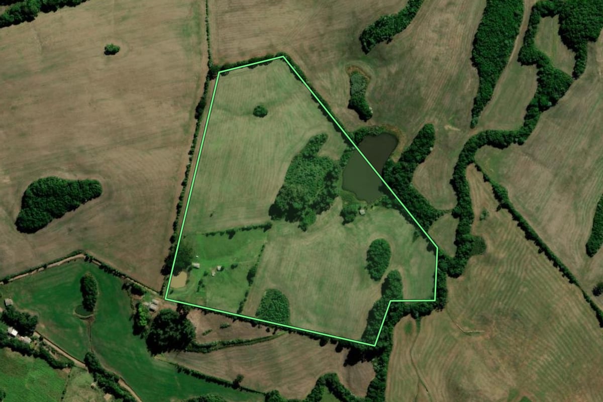 Imagem de satélite do imóvel rural em Sobradinho (RS), com o contorno declarado no CAR desenhado por cima.