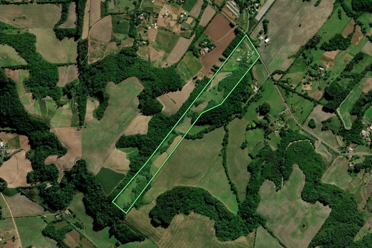 Imagem de satélite do imóvel rural em Sobradinho (RS), com o contorno declarado no CAR desenhado por cima.