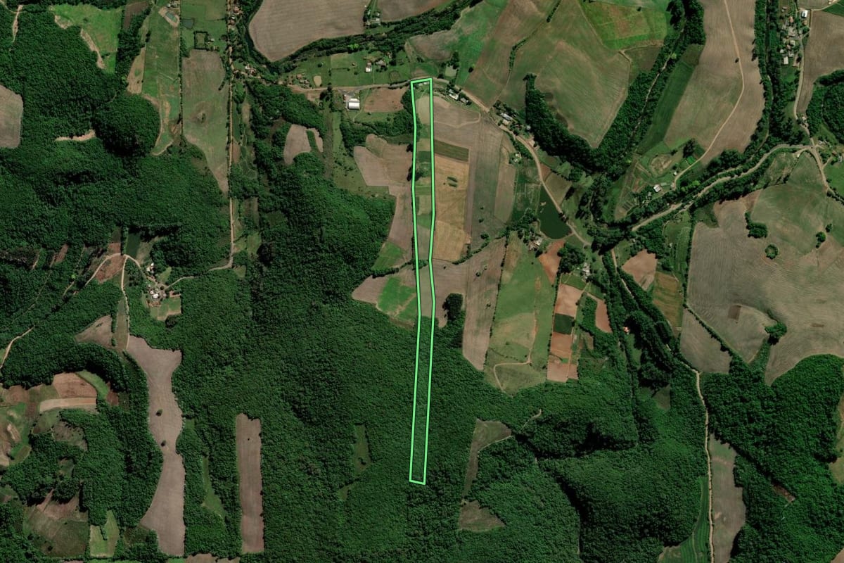 Imagem de satélite do imóvel rural em Sobradinho (RS), com o contorno declarado no CAR desenhado por cima.