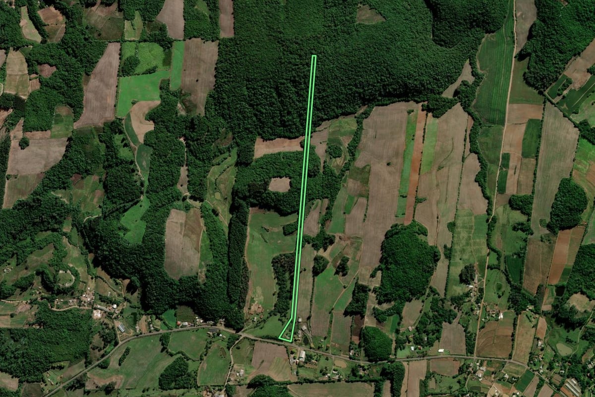Imagem de satélite do imóvel rural em Sobradinho (RS), com o contorno declarado no CAR desenhado por cima.