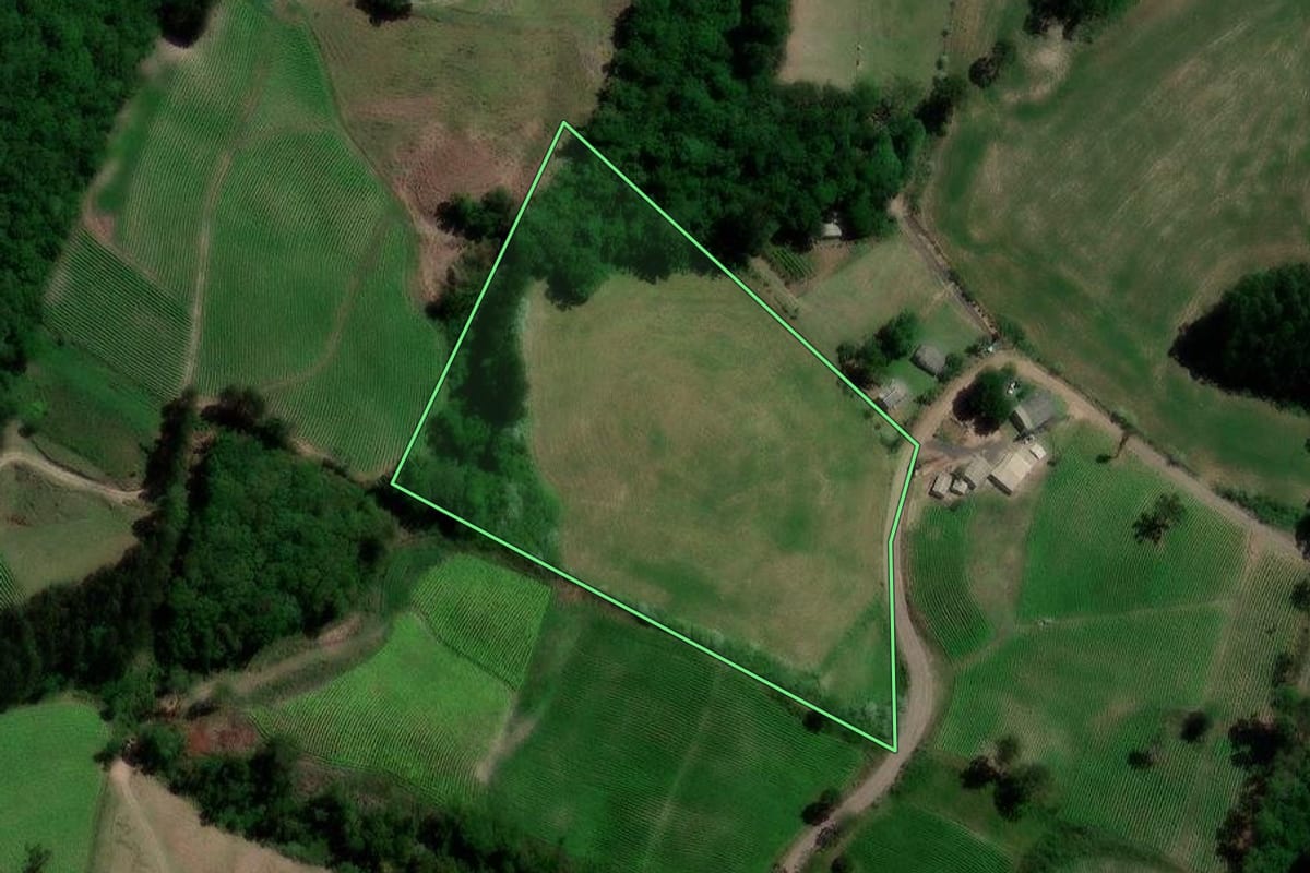 Imagem de satélite do imóvel rural em Sobradinho (RS), com o contorno declarado no CAR desenhado por cima.
