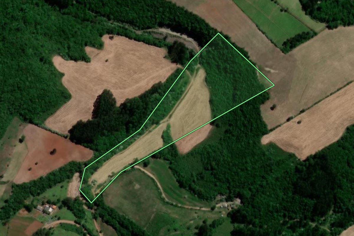 Imagem de satélite do imóvel rural em Sobradinho (RS), com o contorno declarado no CAR desenhado por cima.