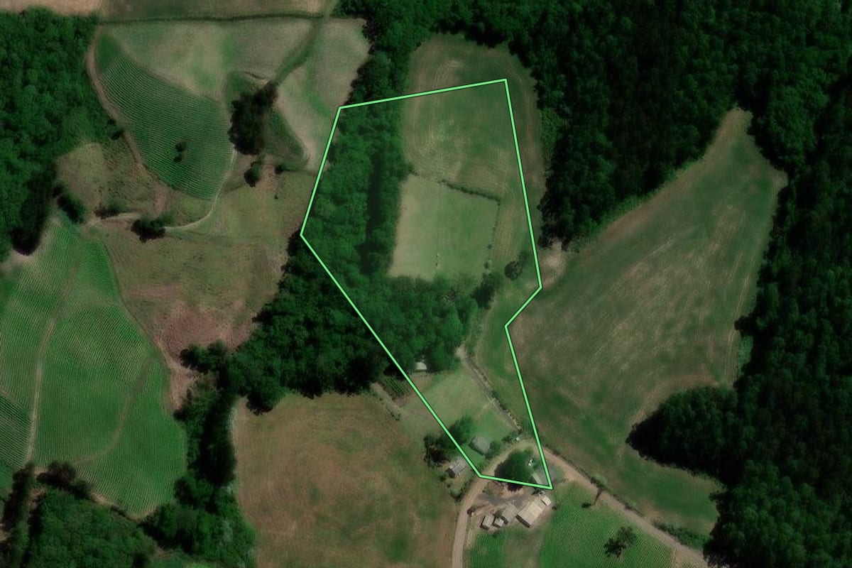 Imagem de satélite do imóvel rural em Sobradinho (RS), com o contorno declarado no CAR desenhado por cima.