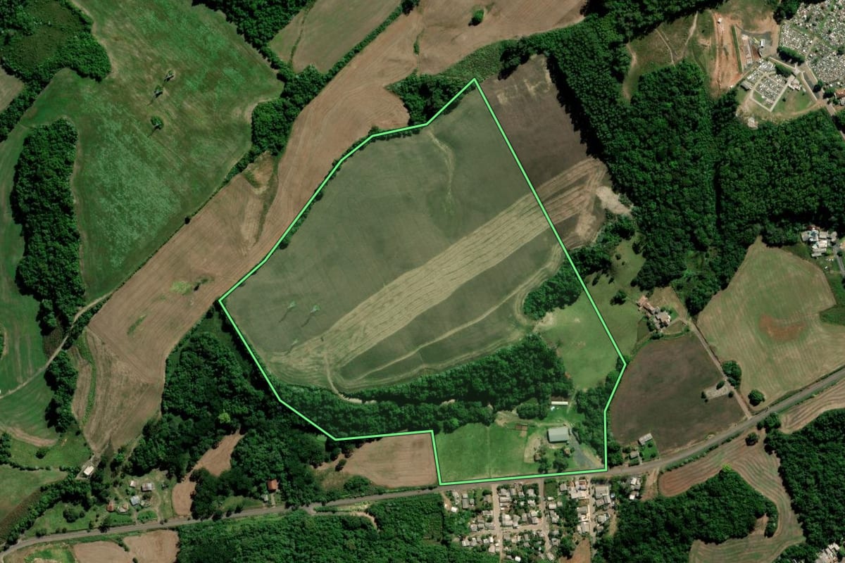 Imagem de satélite do imóvel rural em Sobradinho (RS), com o contorno declarado no CAR desenhado por cima.
