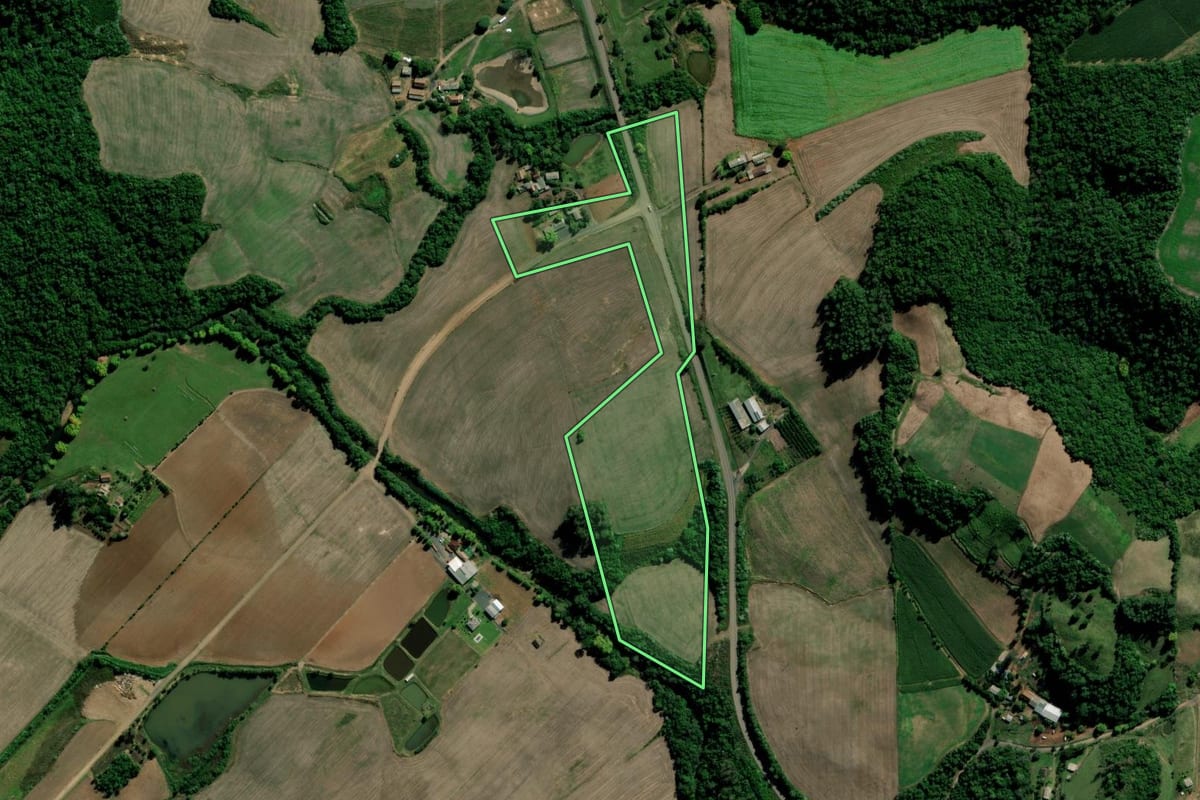 Imagem de satélite do imóvel rural em Sobradinho (RS), com o contorno declarado no CAR desenhado por cima.