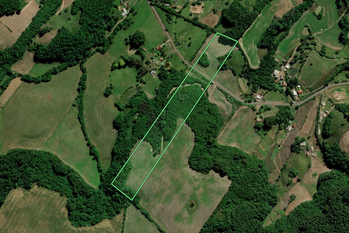Imagem de satélite do imóvel rural em Sobradinho (RS), com o contorno declarado no CAR desenhado por cima.