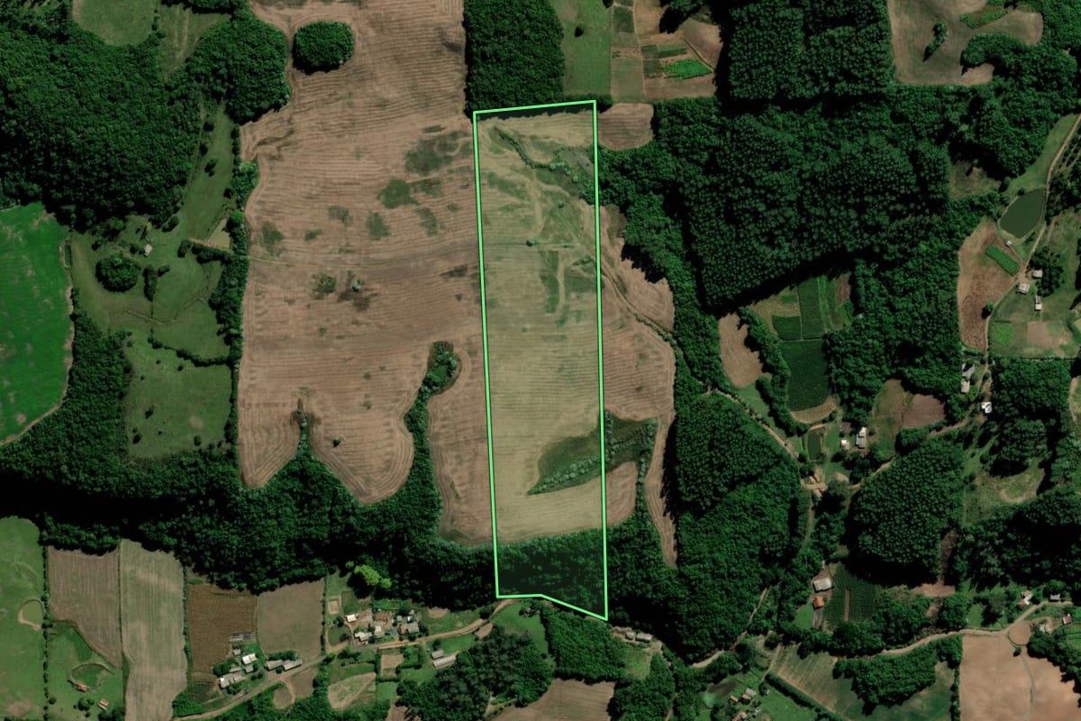 Imagem de satélite do imóvel rural em Sobradinho (RS), com o contorno declarado no CAR desenhado por cima.