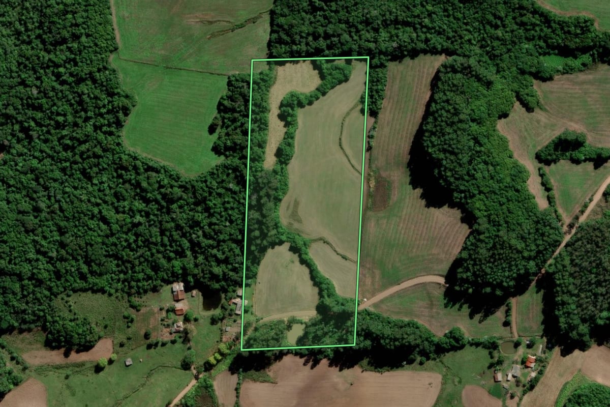 Imagem de satélite do imóvel rural em Sobradinho (RS), com o contorno declarado no CAR desenhado por cima.
